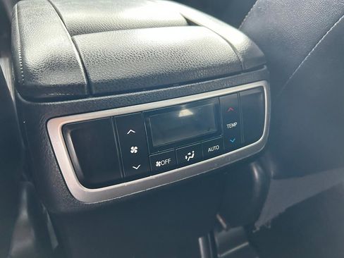 Used 2017 Toyota Highlander Limited w/ Carpet Mat Package AWD/4WD image 16