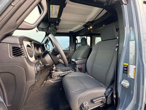 Used 2024 Jeep Wrangler Unlimited image 23