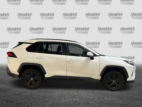 Used 2022 Toyota RAV4 XLE FWD image 11