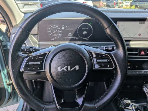 Certified 2025 Kia Seltos SX w/ SX Sunroof Package AWD/4WD image 32