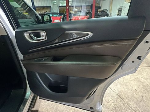 Used 2019 INFINITI QX60 Luxe w/ Essential Package image 18