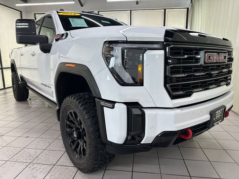 Used 2024 GMC Sierra 2500 AT4 w/ AT4 Premium Plus Package AWD/4WD image 2