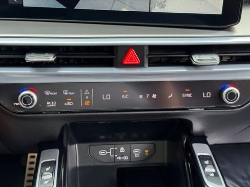 Used 2024 Kia Sorento SX image 30