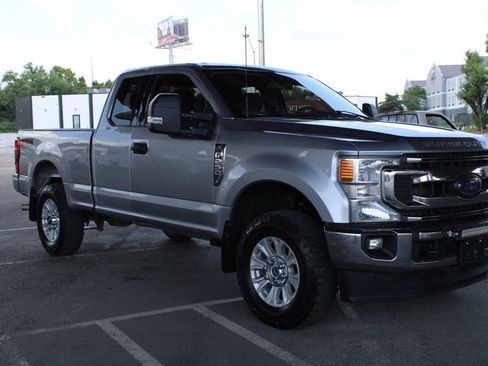 Used 2022 Ford F250 XLT w/ XLT Value Package AWD/4WD image 4
