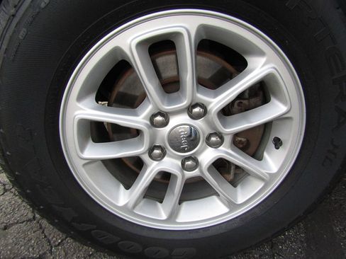 Used 2018 Jeep Grand Cherokee Laredo image 36