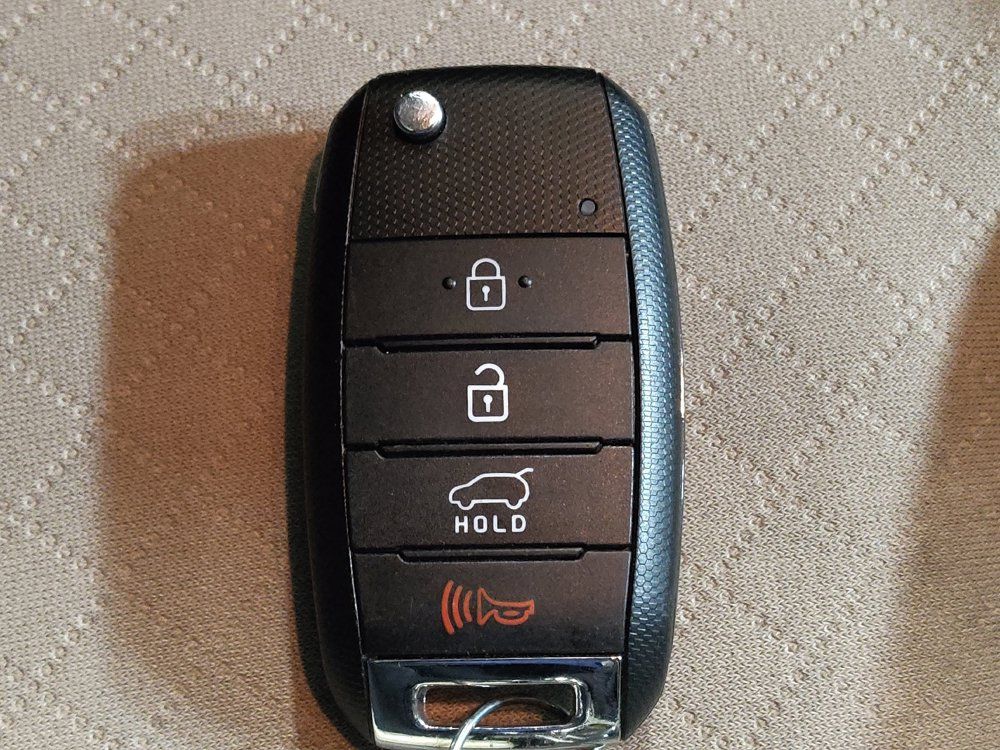 Used 2018 Kia Sorento FWD V6 image 32