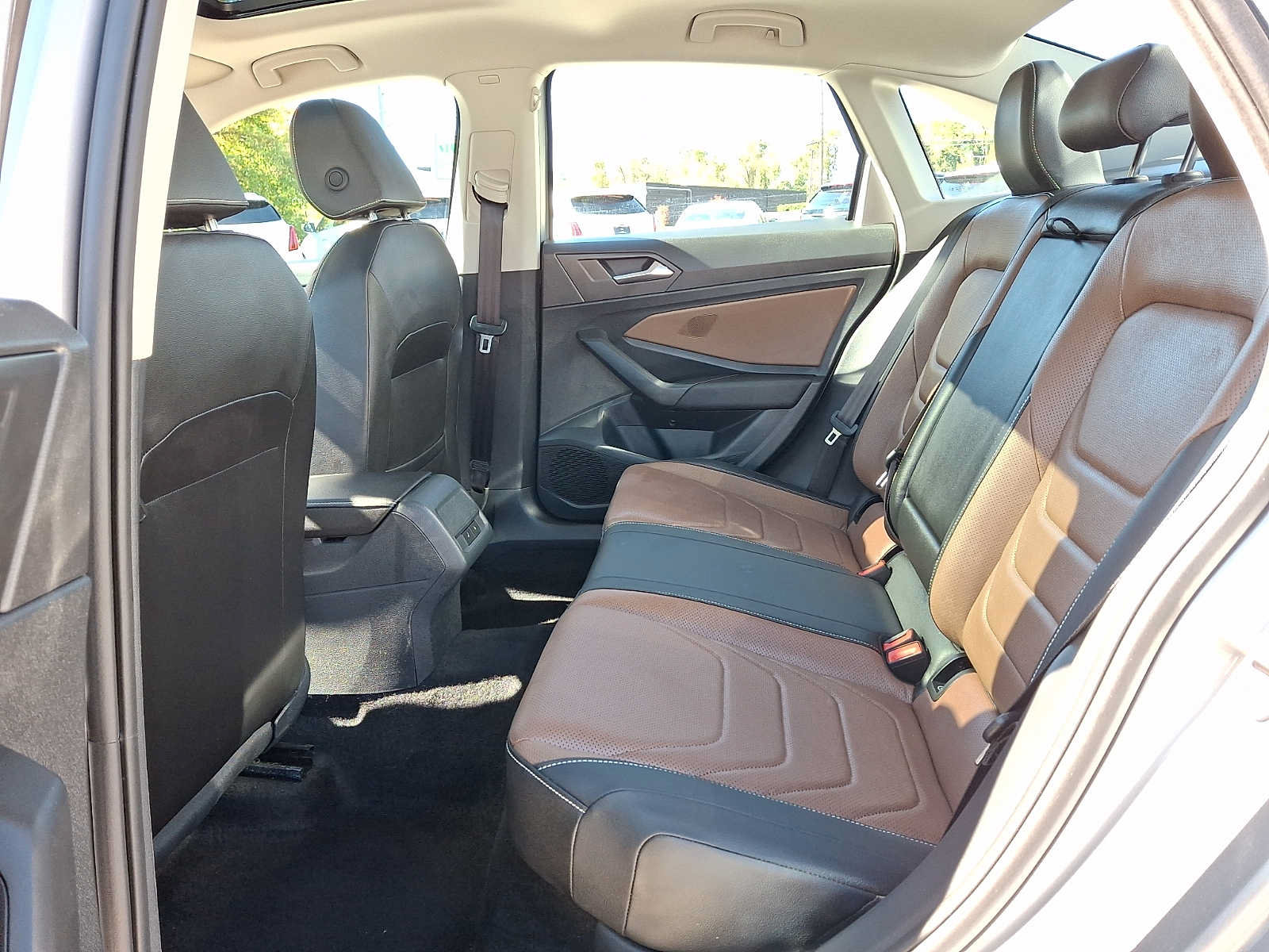 Used 2025 Volkswagen Jetta SEL FWD image 22