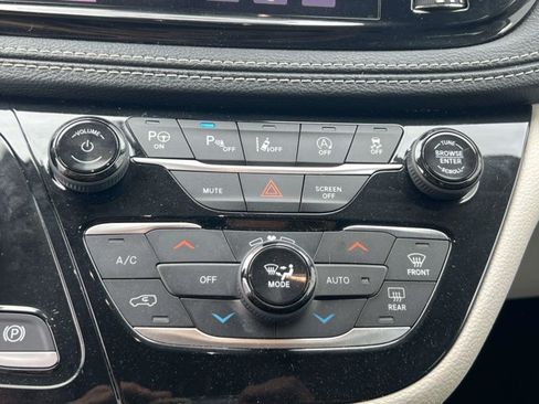 Certified 2023 Chrysler Pacifica Touring-L FWD image 29