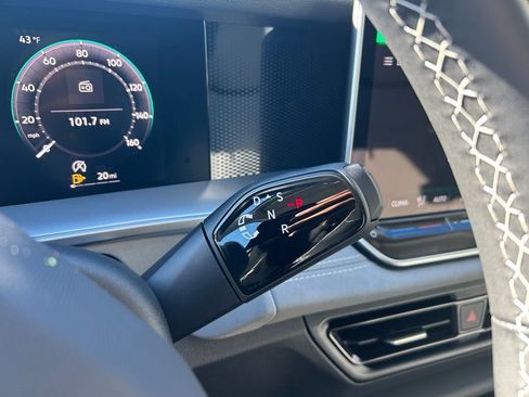 New 2026 Volkswagen Tiguan SE FWD image 22