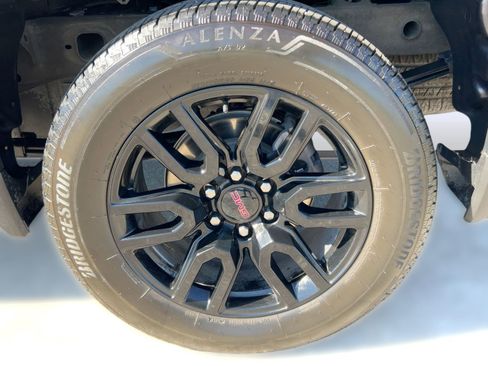 Used 2024 GMC Sierra 1500 Elevation image 12