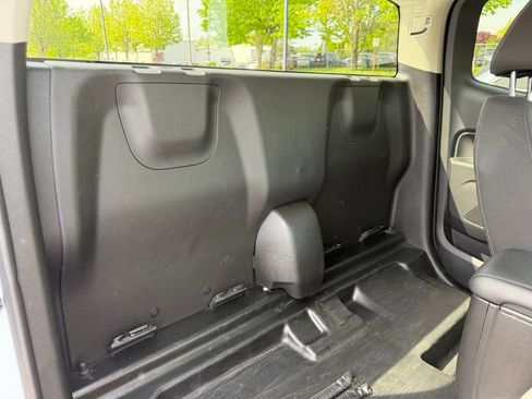 Used 2022 Chevrolet Colorado LT w/ Fleet Safety Package RWD image 29