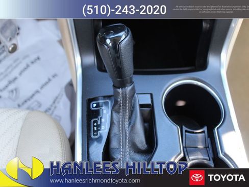 Used 2015 Toyota Camry LE image 21