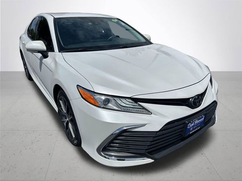 Used 2021 Toyota Camry XLE FWD image 5
