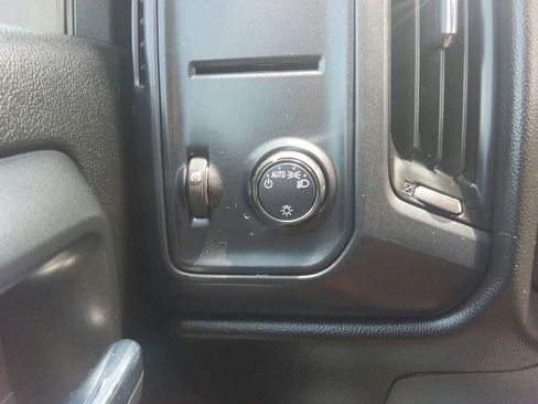 Used 2018 Chevrolet Silverado 1500 Custom w/ Custom Value Package RWD image 26