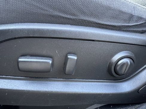 Used 2017 Chevrolet Traverse LT w/ Style and Technology Package image 15