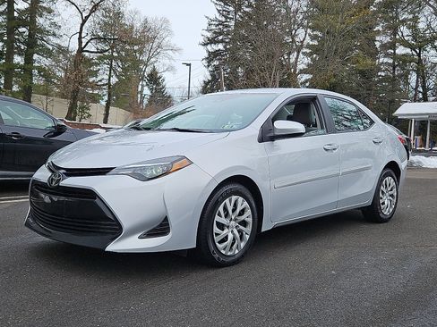 Used 2019 Toyota Corolla LE image 3