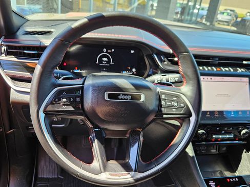 Used 2022 Jeep Grand Cherokee Trailhawk w/ Luxury Tech Group III AWD/4WD image 14