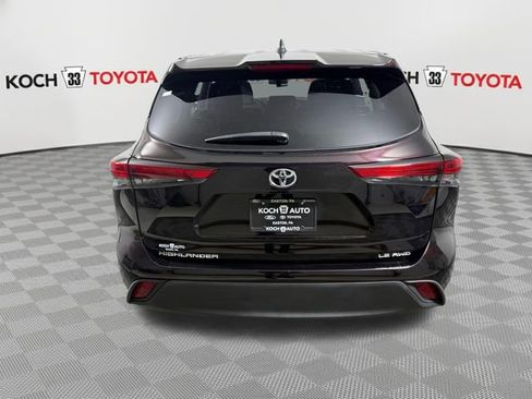 Used 2022 Toyota Highlander LE AWD/4WD image 7