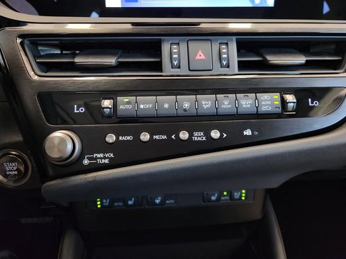 Certified 2025 Lexus ES 350 w/ Premium Package FWD image 17