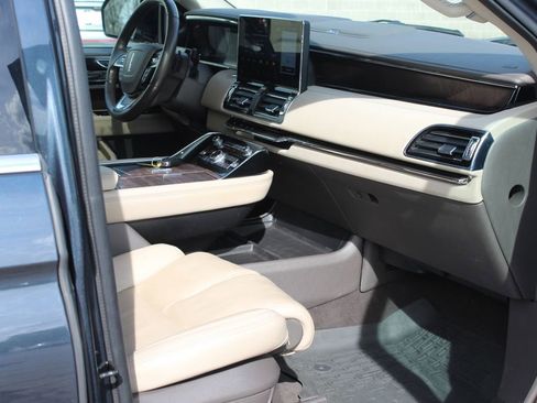 Used 2022 Lincoln Navigator Reserve AWD/4WD image 17