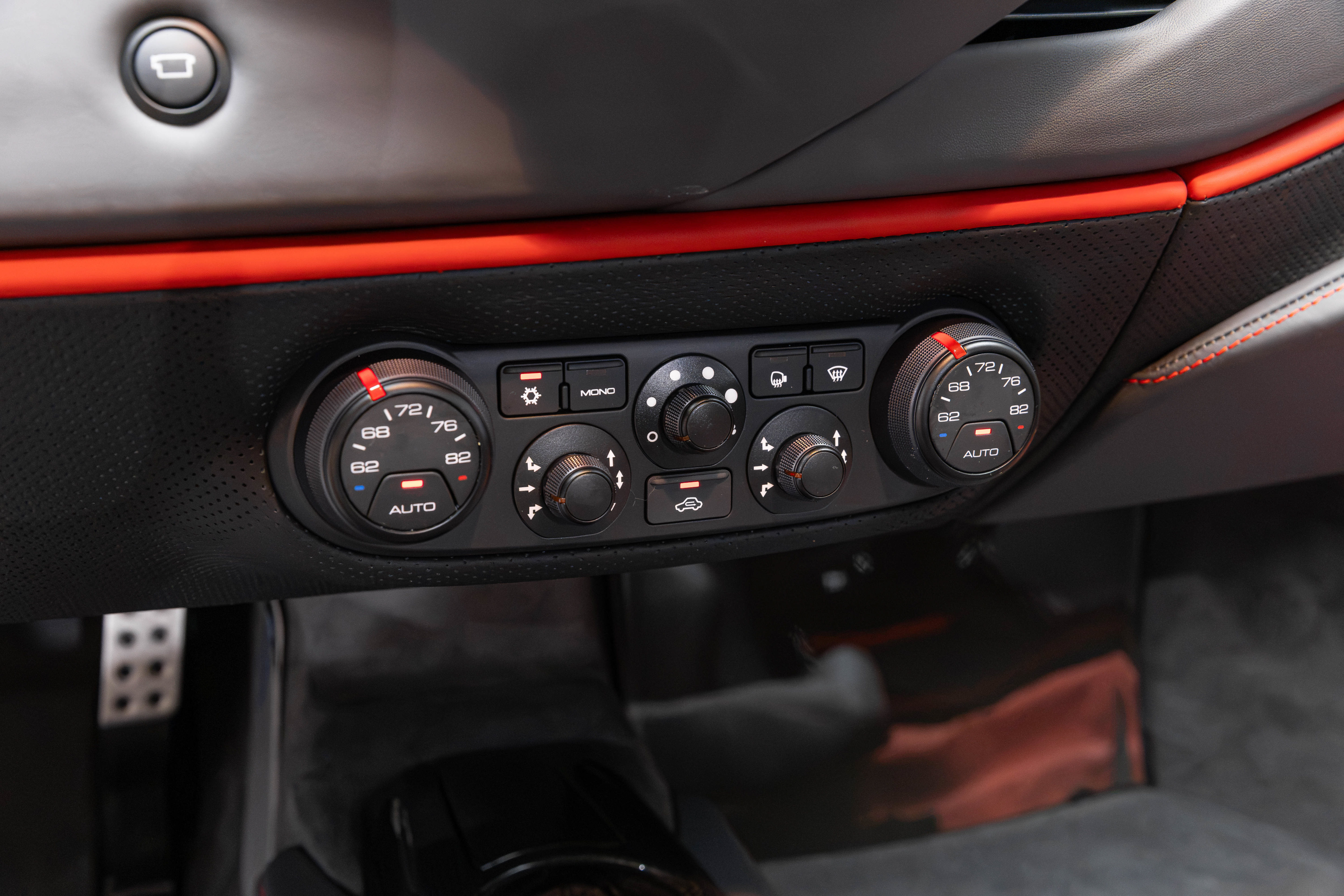 Used 2019 Ferrari 488 Pista Coupe RWD image 34
