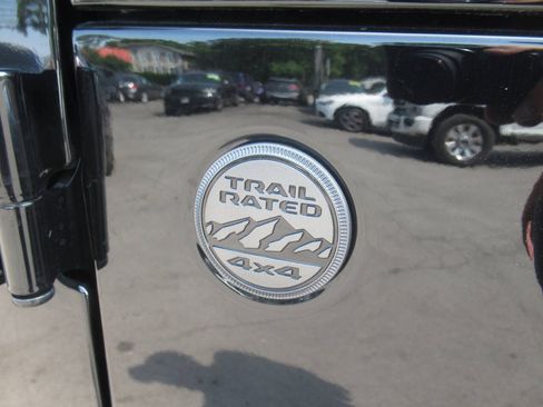 Used 2025 Jeep Wrangler Unlimited Sahara w/ Dual Top Group AWD/4WD image 5