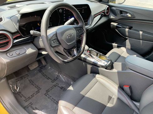 Certified 2024 Chevrolet Trax RS w/ Sunroof Package FWD image 10