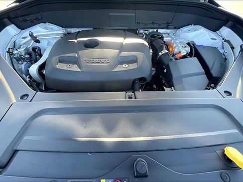 New 2026 Volvo XC90 T8 Plus w/ Protection Package Premier image 13