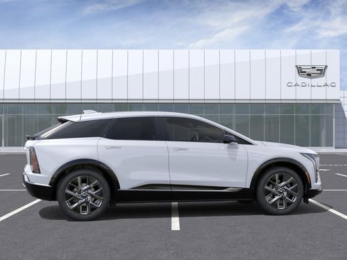 New 2026 Cadillac Optiq Luxury 2 RWD image 5