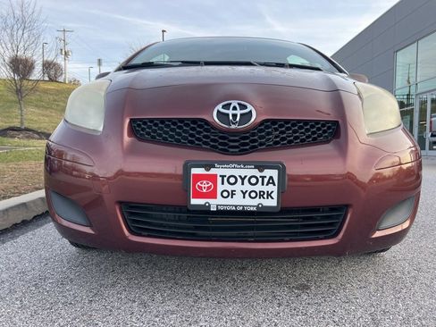 Used 2010 Toyota Yaris 2-Door Hatchback image 9