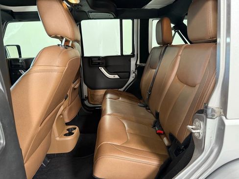 Used 2017 Jeep Wrangler Unlimited Sahara w/ Connectivity Group image 20