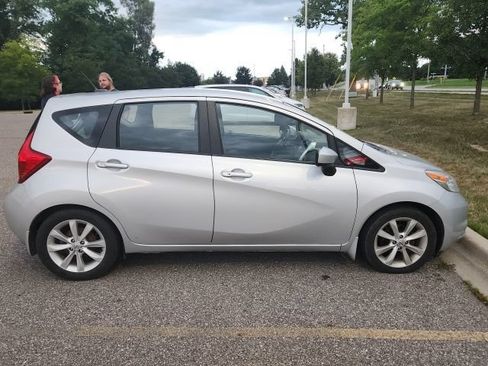 Used 2016 Nissan Versa Note FWD image 2