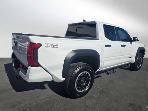 Used 2024 Toyota Tacoma TRD Off-Road image 3