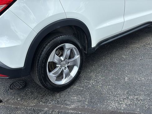 Used 2018 Honda HR-V LX image 8