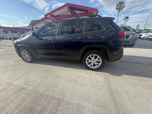 Used 2016 Jeep Cherokee Sport FWD image 6