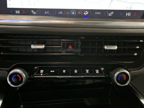 Used 2025 Chevrolet Suburban LT w/ Comfort Package image 20