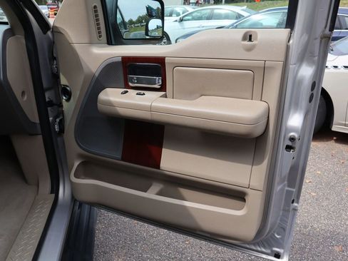 Used 2006 Ford F150 Lariat image 14