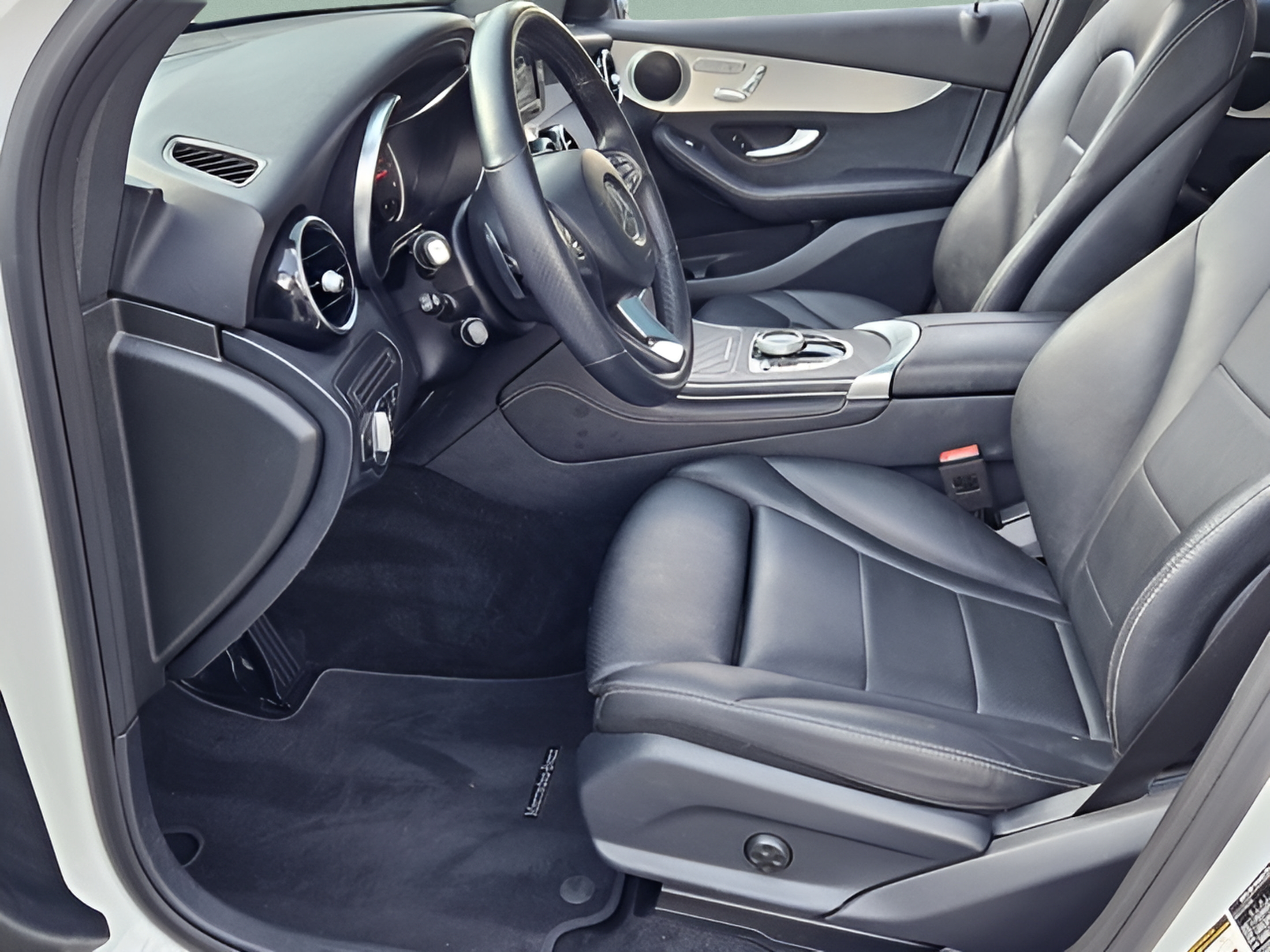 Used 2019 Mercedes-Benz GLC 300 4MATIC image 12