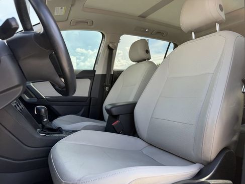 Used 2019 Volkswagen Tiguan SEL FWD image 11