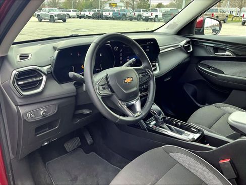 Used 2025 Chevrolet TrailBlazer LT w/ Convenience Package image 8
