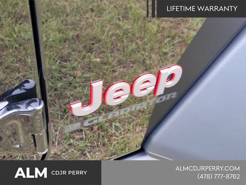 New 2025 Jeep Gladiator Rubicon w/ Convenience Group AWD/4WD image 15