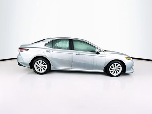 Used 2021 Toyota Camry LE image 11