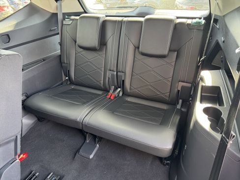 Used 2025 Volkswagen Atlas SE image 35