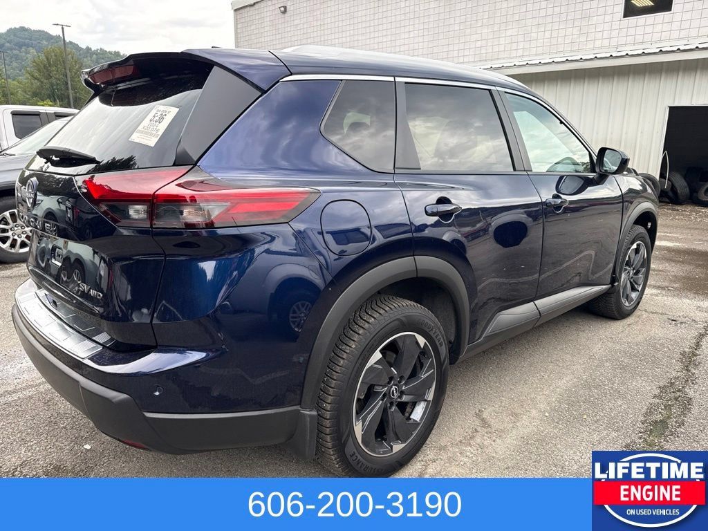 Used 2024 Nissan Rogue SV w/ SV Premium Package AWD/4WD image 8