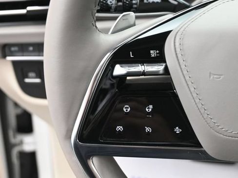 Certified 2025 Cadillac Escalade Premium Luxury Platinum AWD/4WD image 30