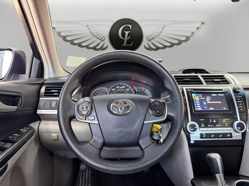 Used 2012 Toyota Camry LE FWD image 12