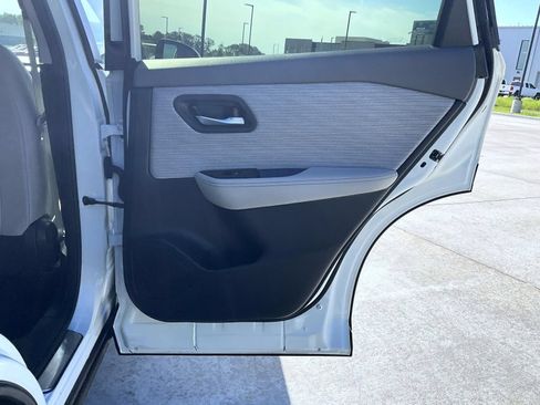 Used 2023 Nissan Rogue SV AWD/4WD image 21
