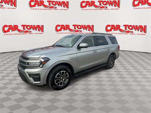 Used 2024 Ford Expedition XLT image 4