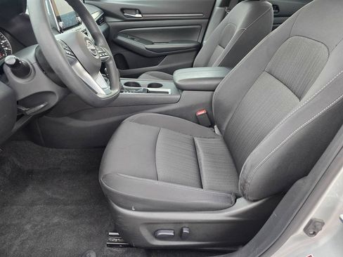 Used 2025 Nissan Altima 2.5 SV FWD image 10