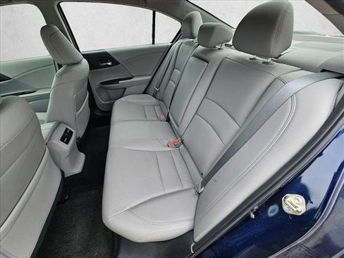 Used 2017 Honda Accord EX-L image 18